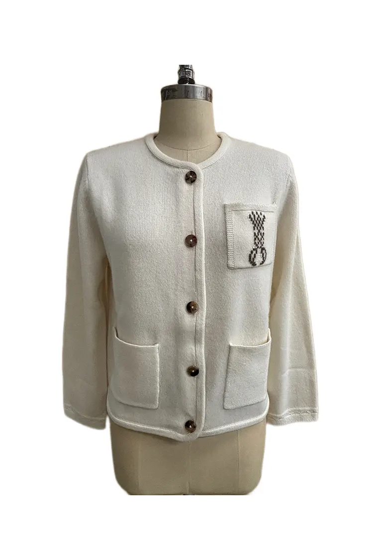 Damski sweter o skróconym kroju