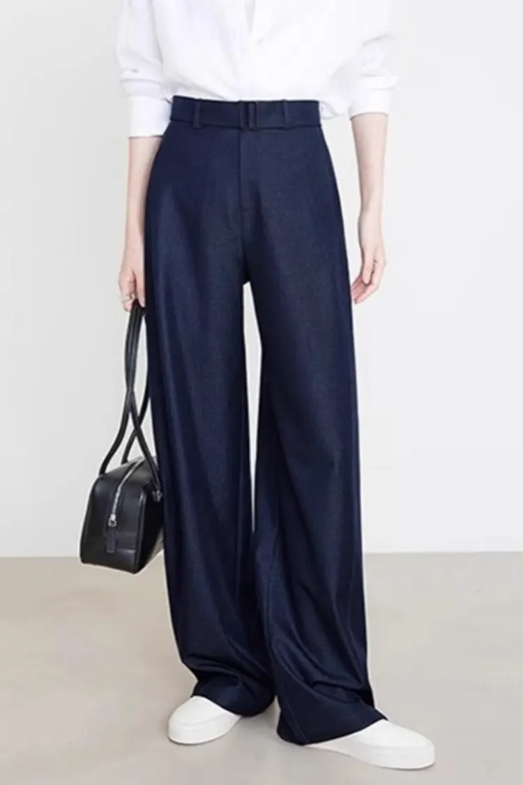 Damskie spodnie garniturowe o dopasowanym kroju